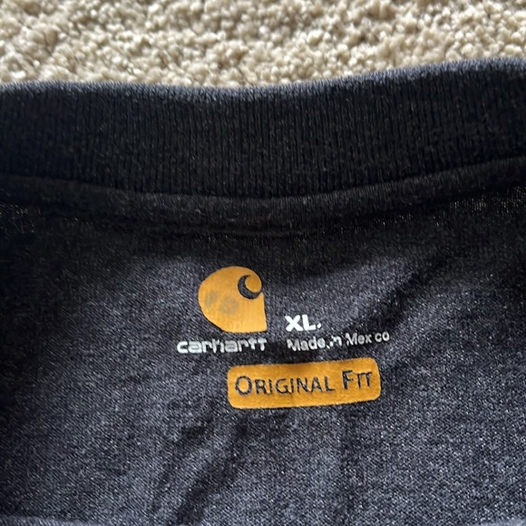 Men’s 3 button Carhartt t shirt - Picture 3 of 3